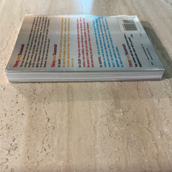 🎄$3 bundled What You Wear Can Change Your Life Book - Picture 4 of 11